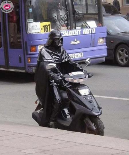 Dark Vador en scooter